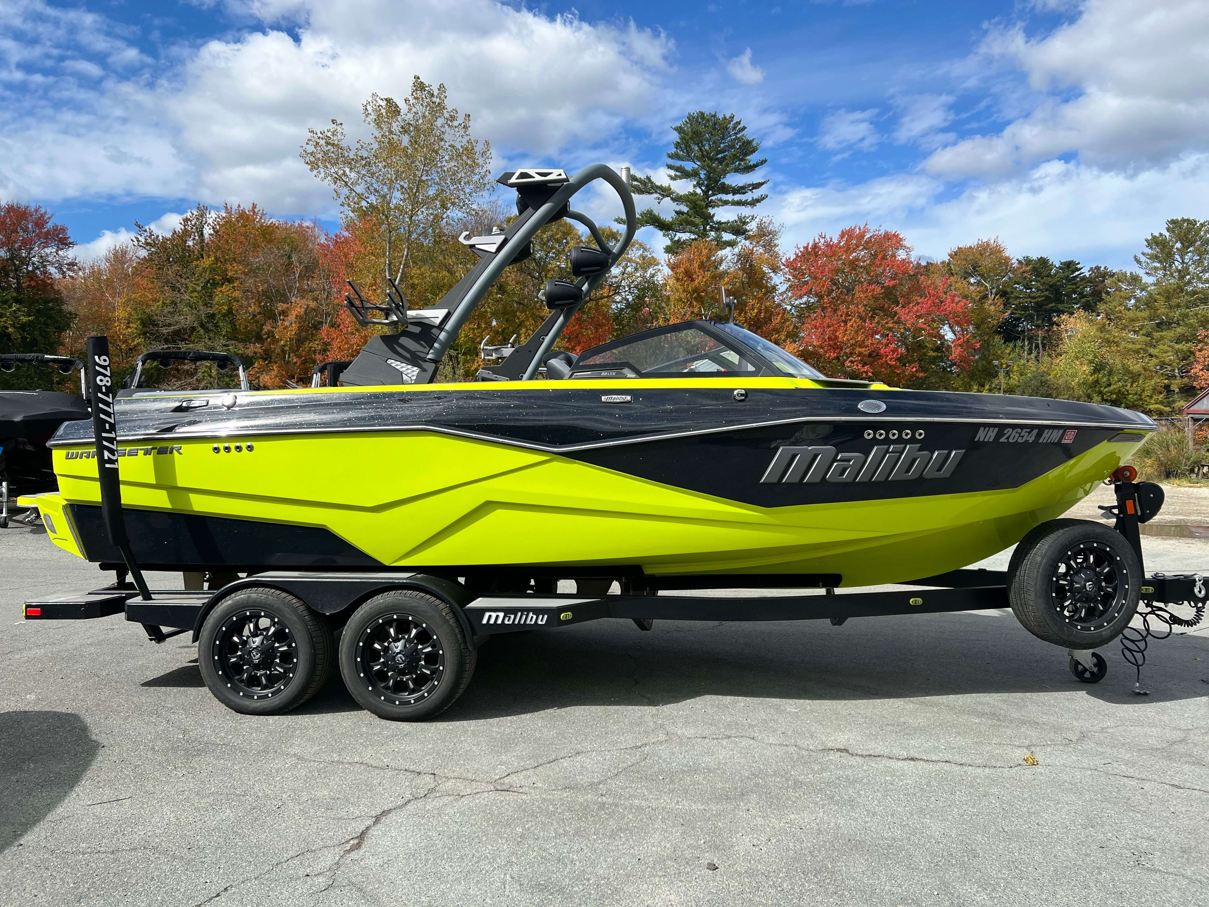 2023 Malibu 22 LSV with only 32 hours Icon
